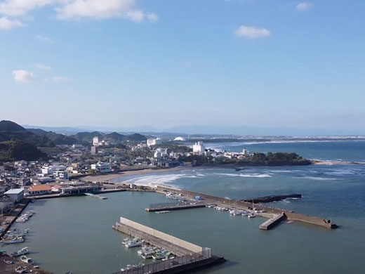 青島漁港の遠景