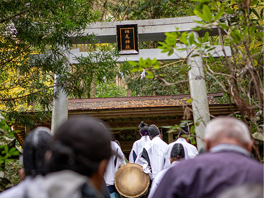 神社への階段